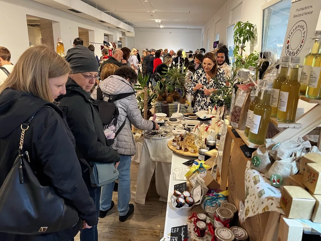 Kreativität und Design beim Herzlmarkt im Kulturzentrum neun am 1. Dezember